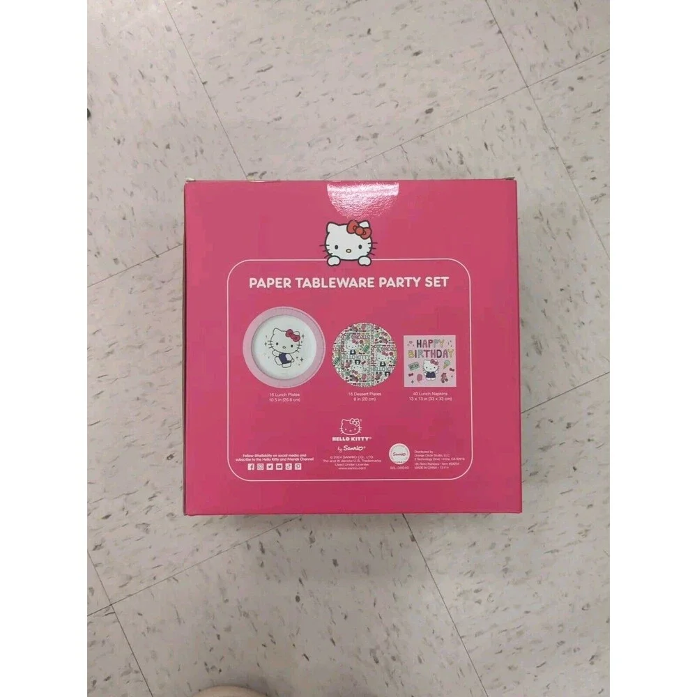 Hello Kitty Sanrio NEW Party Set 16 Lunch‎ & 16 Dessert Paper Plates 40 Napkins